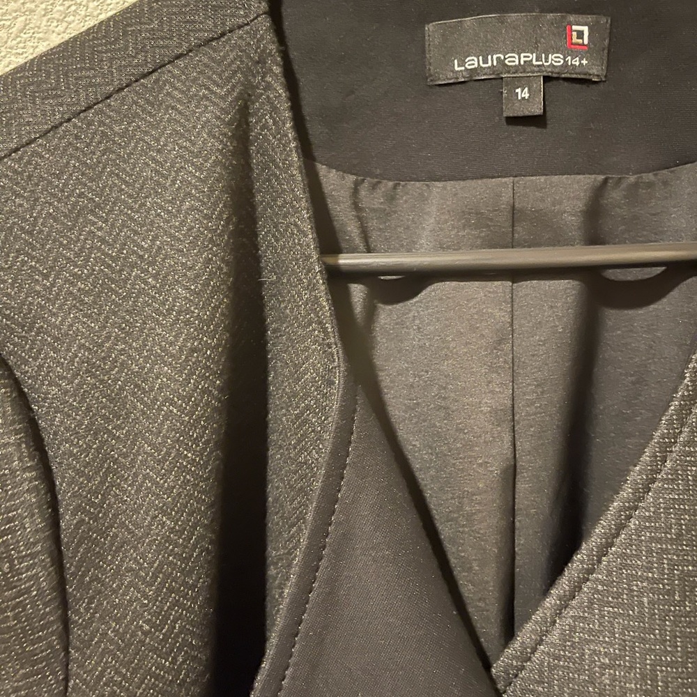 LauraPlus blazer🖤 - Picture 2 of 4